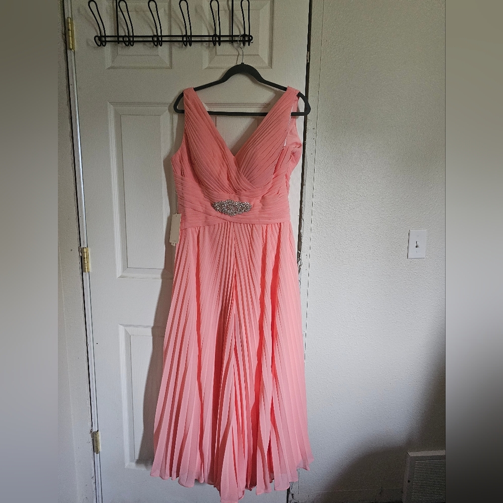 Elegant Pink Sleeveless Jumpsuit Size 14